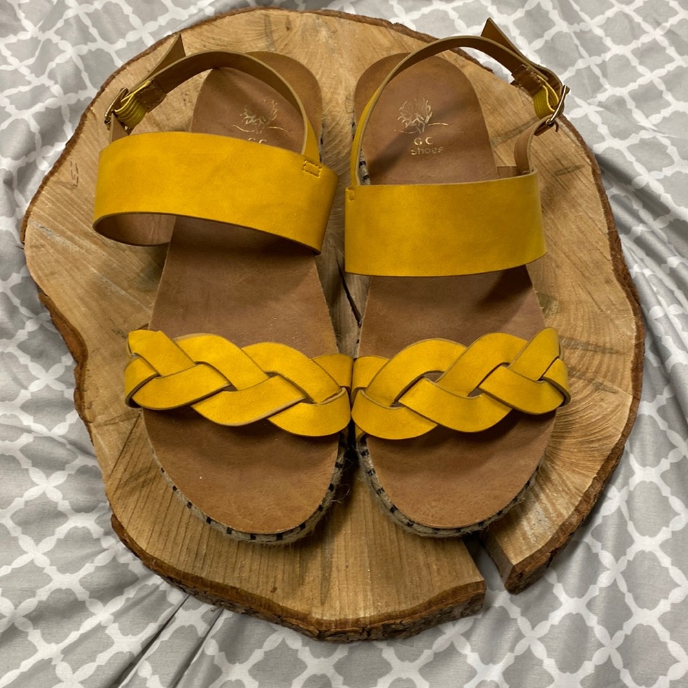 G. C. Shoes 

Sandals 
Size- 7.5